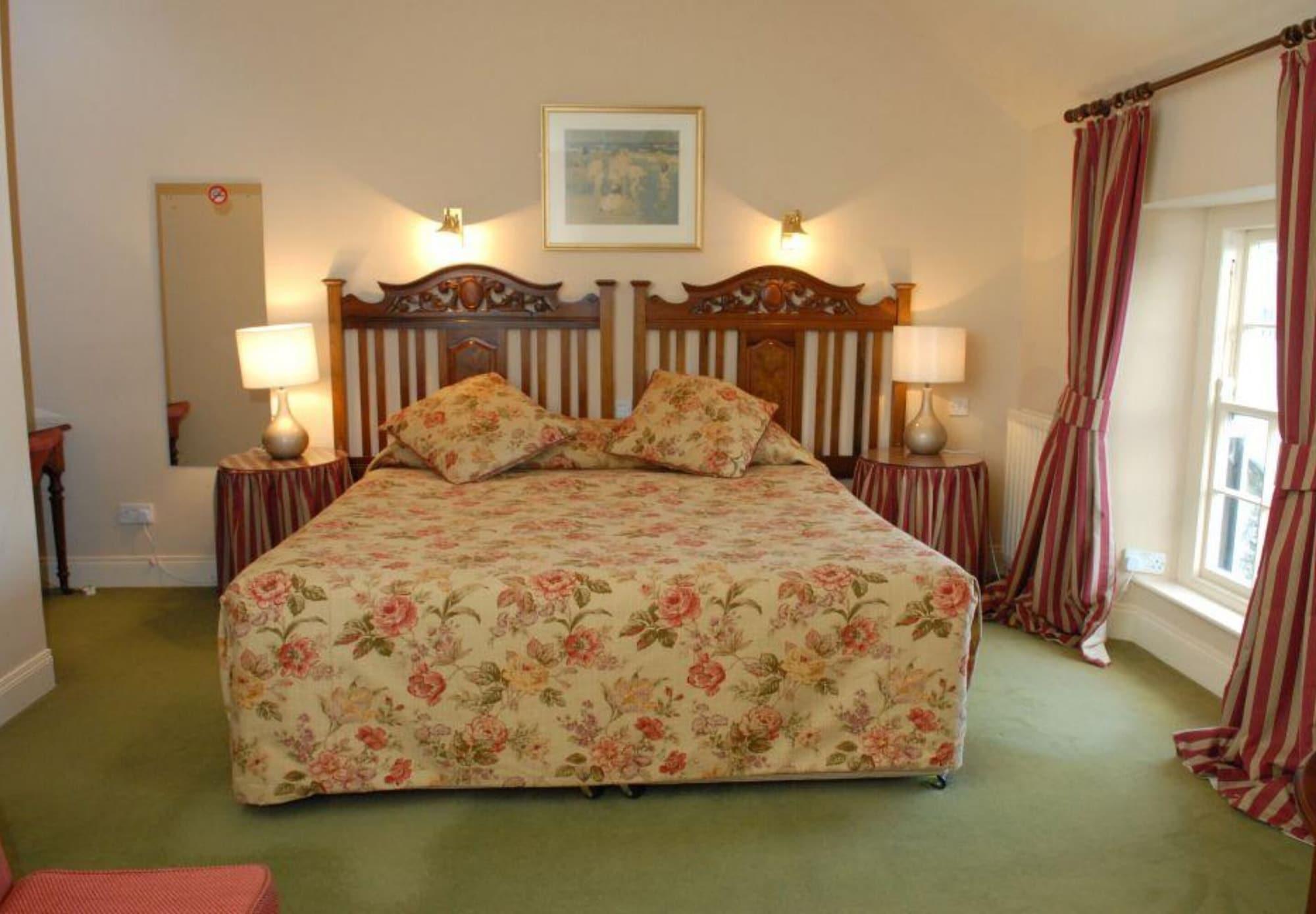 Londonderry Arms Hotel Карнлох Екстер'єр фото