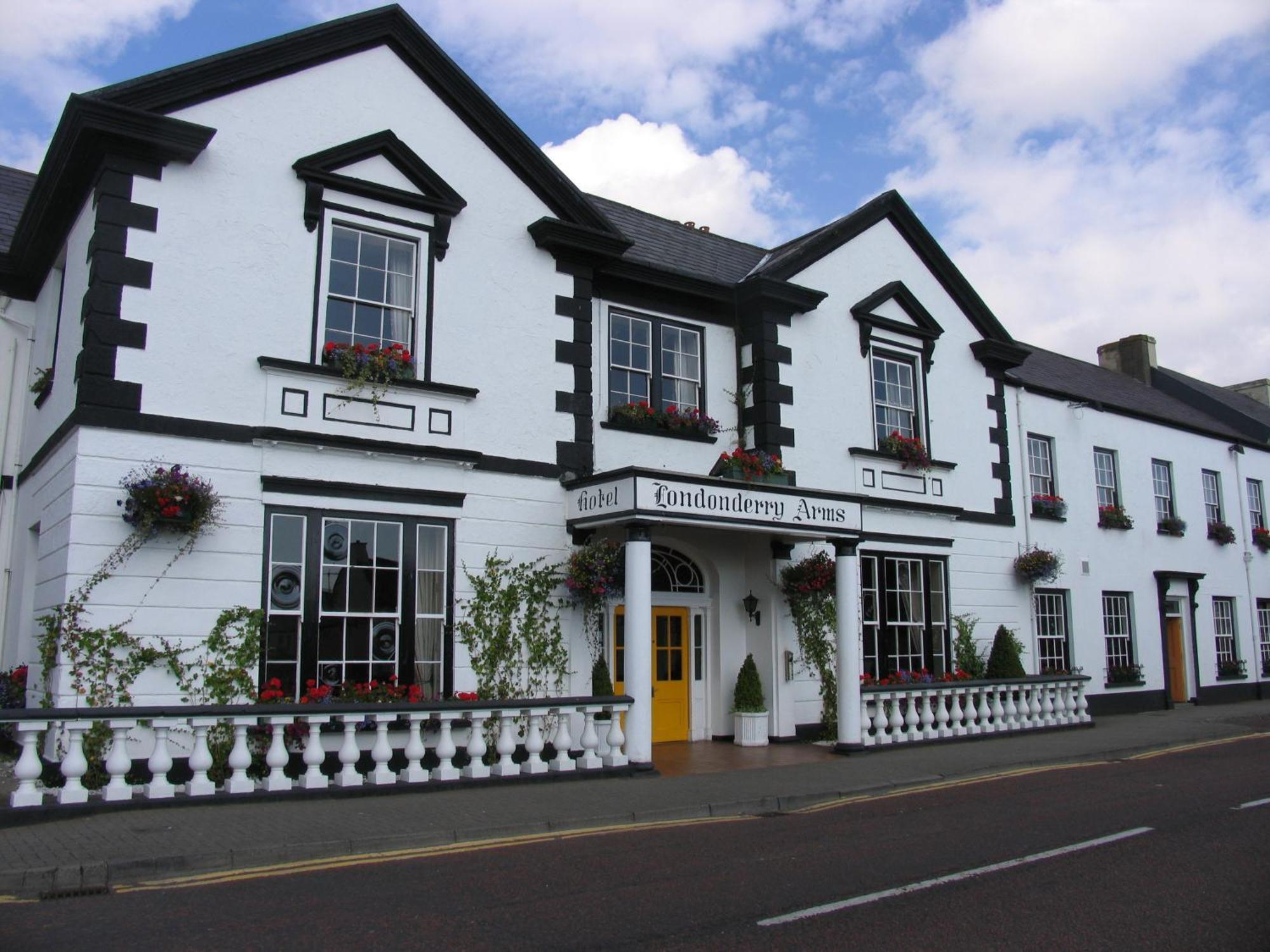 Londonderry Arms Hotel Карнлох Екстер'єр фото