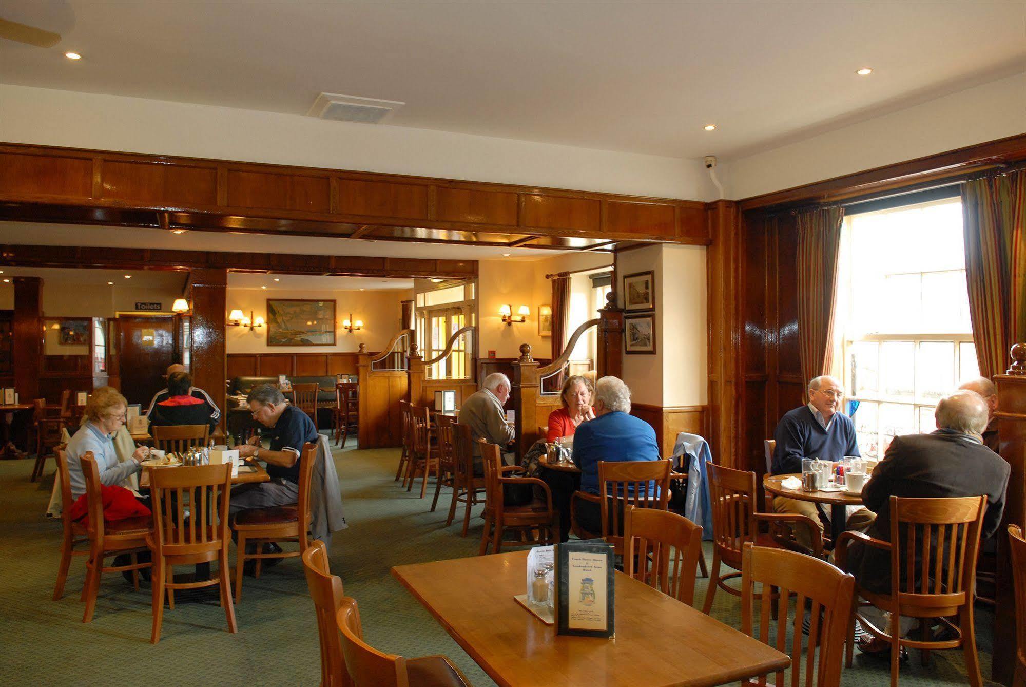 Londonderry Arms Hotel Карнлох Екстер'єр фото