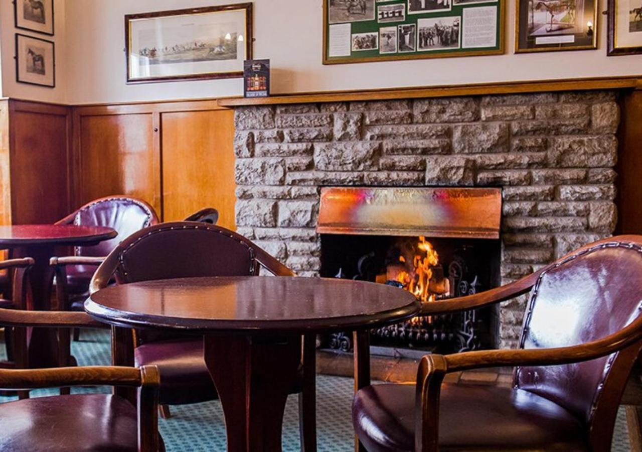 Londonderry Arms Hotel Карнлох Екстер'єр фото